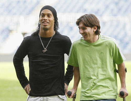 独行侠新太子？赛后众多球迷等待弗拉格签名合影