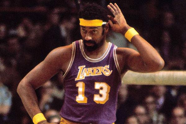 英超焦点战：利物浦主场迎战热刺,（英超重磅对决：利物浦坐镇安菲尔德迎战热刺）