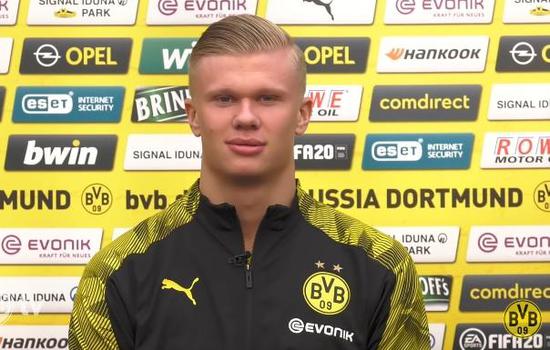 斯科尔斯、卡拉格都认为：哈白布是足球历史上最佳中场组合（斯科尔斯与卡拉格一致认定：哈白布堪称足坛史上最强中场三人组）