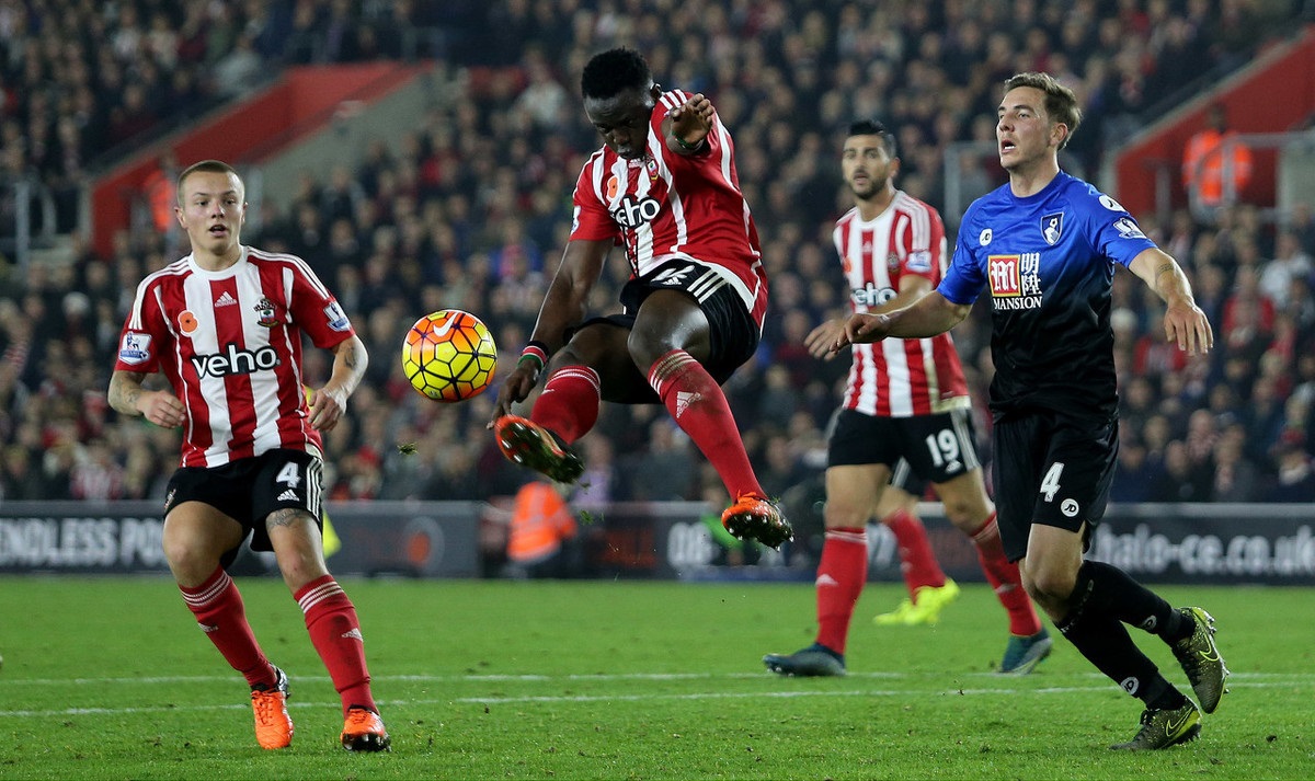 莱奥：我正在学习踢中锋，球队在场内场外都在帮助我