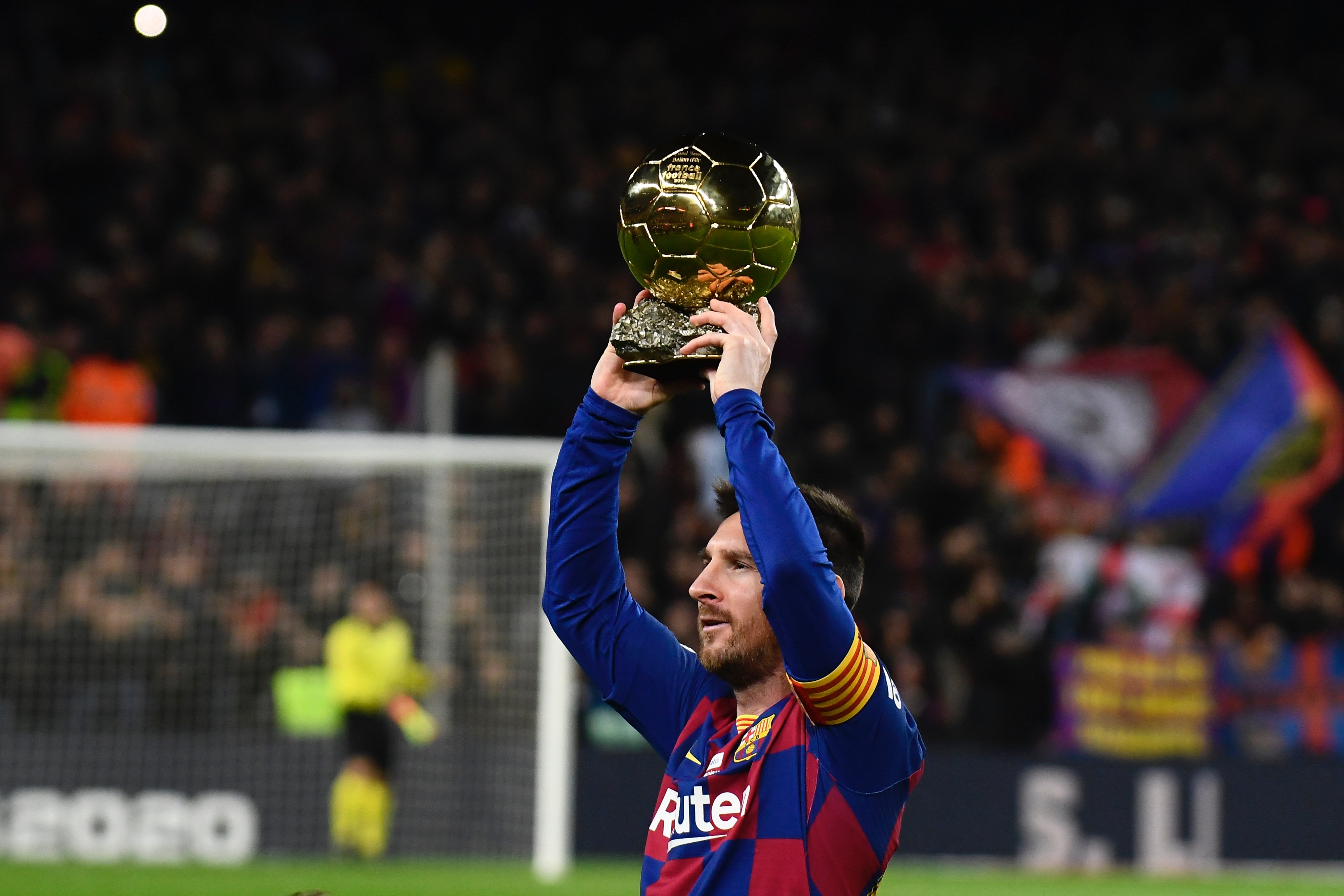 曼联可能在夏季签下安德森，但冬季转会窗口未有进展，转会市场竞争激烈。