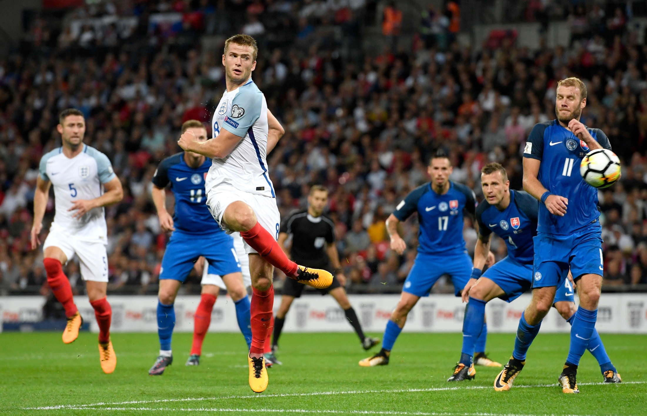 孔蒂：卡拉巴赫是这赛季的欧冠黑马；卢卡库还没做好复出准备（孔蒂称卡拉巴赫是本季欧冠黑马，卢卡库尚未做好复出准备）