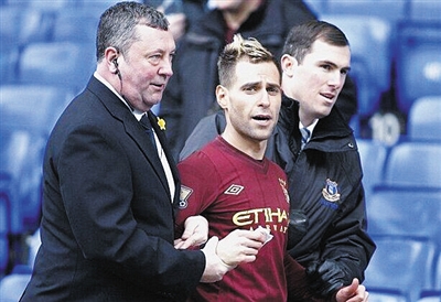 真正意义上的倒钩之王。很多其他球员所谓的倒钩其实...