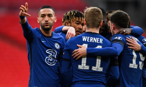 球星突破防守送出关键助攻