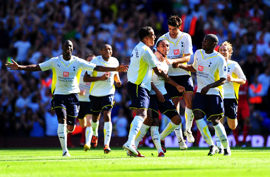 欧冠生死战！皇马后防线告急 阿隆索迎来最关键一战（欧冠背水一战：皇马后防危机四伏，阿隆索面临最严峻考验）