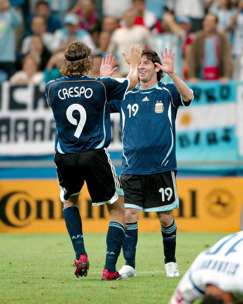 建队基石！武磊、颜骏凌等7人随海港四夺中超冠军