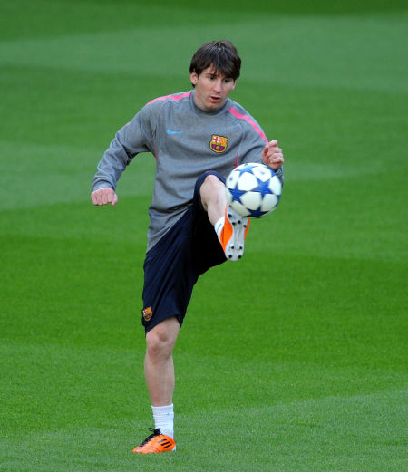 詹姆斯关键篮板抢断助球队逆转