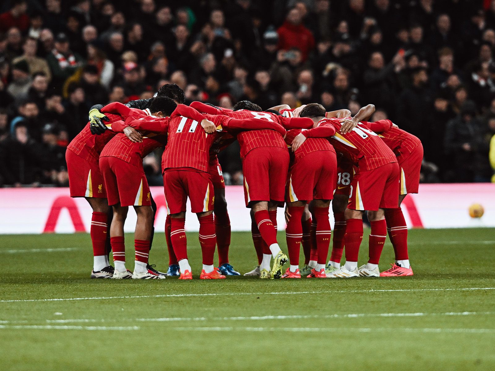 世欧预半场：巴克斯塔斯破门，帕夫利迪斯伤退，希腊1-0苏格兰（世欧预半场战报：巴克斯塔斯进球，帕夫利迪斯伤退，希腊暂1-0领先苏格兰）