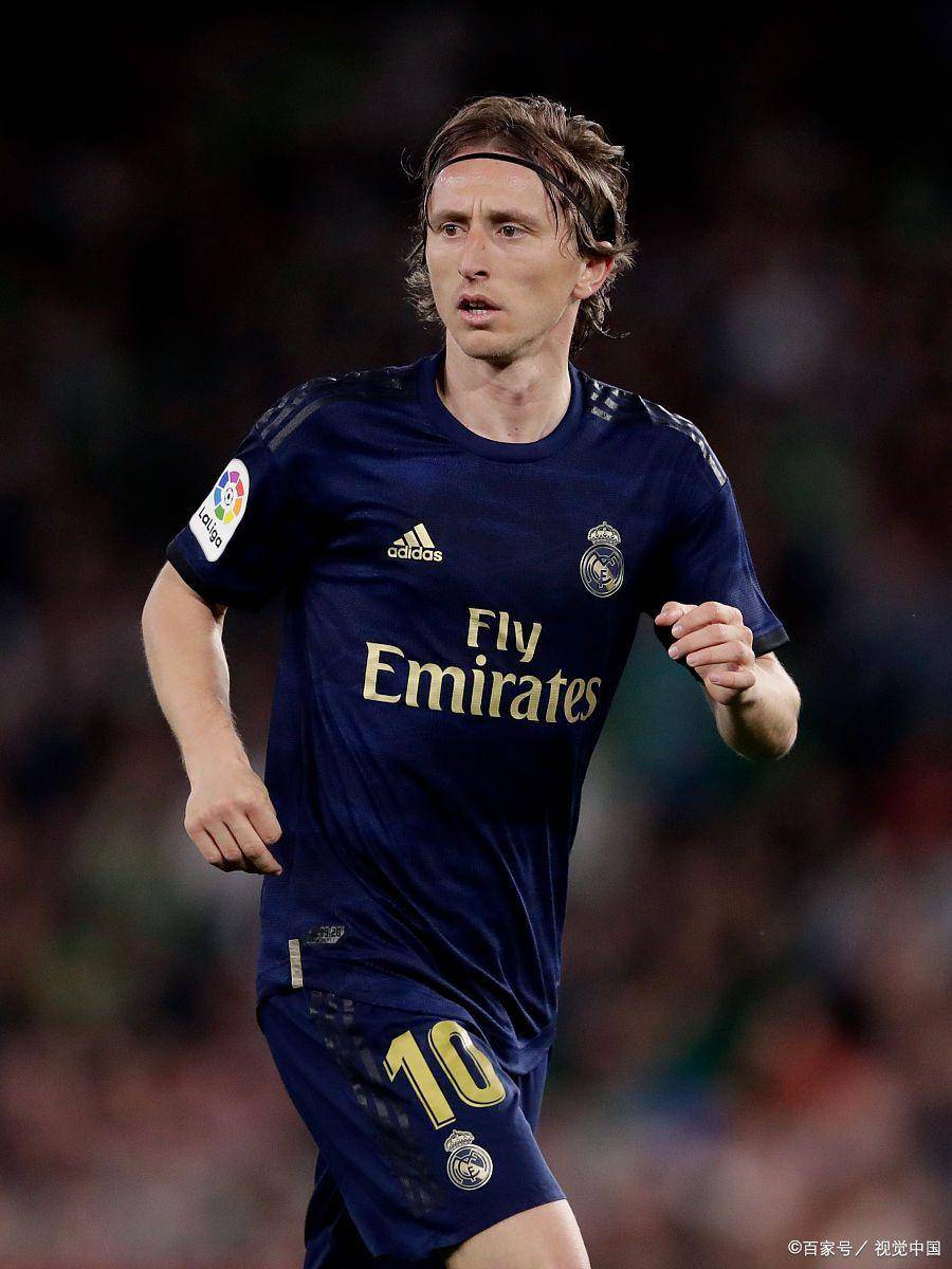 欧冠积分榜分析：小组晋级形势紧张,