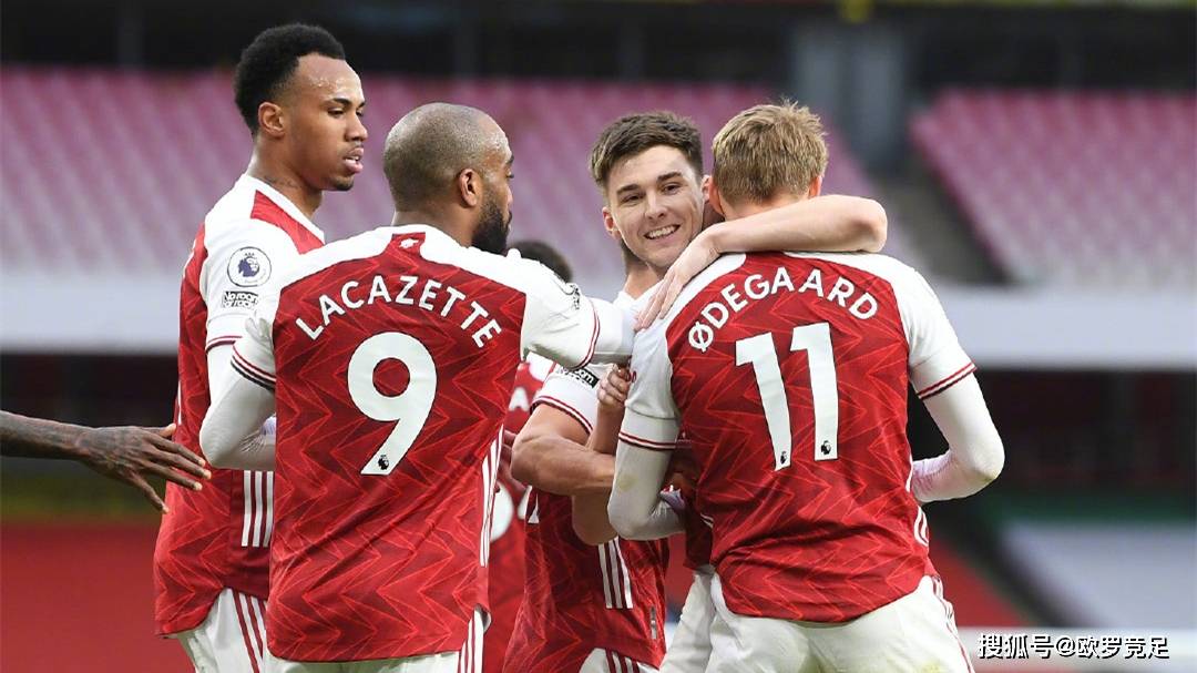 萨拉赫C罗面临相似十字路口，无法接受境遇的巨星将如何抉择？（萨拉赫与C罗同处抉择关口：不甘现状的巨星将走向何方？）