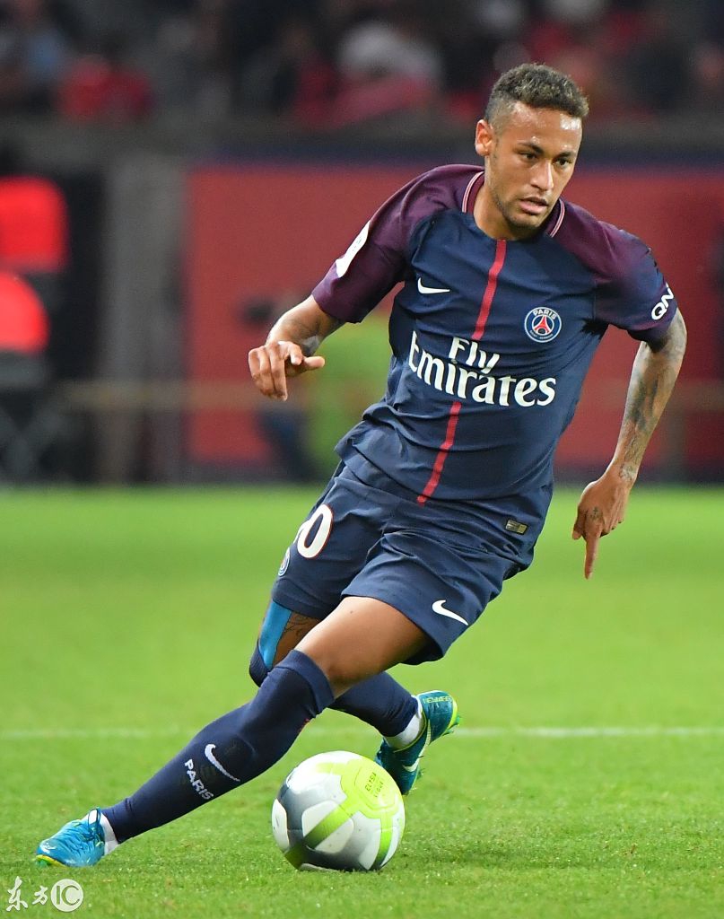 在利物浦夺冠巡游期间开车撞伤百人，肇事者被判21年半监禁（利物浦夺冠游行酿车祸致百人受伤，肇事司机获刑21年半）