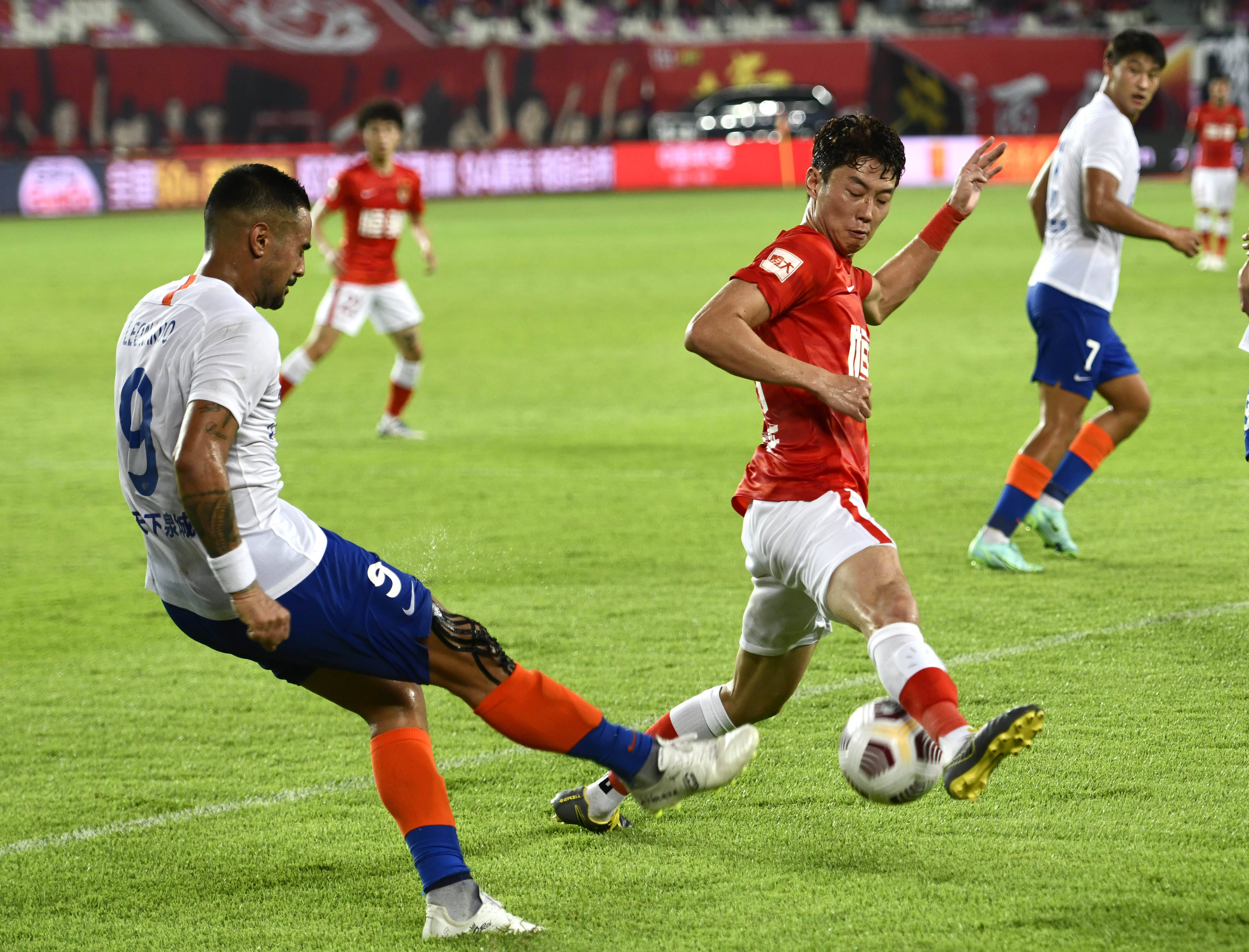 篮球NBA球员合约更新信息公开