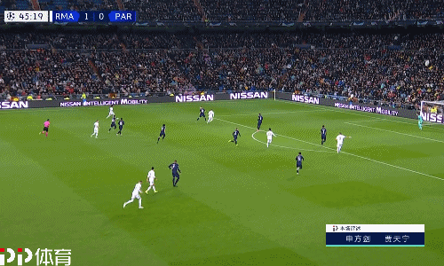 球星连续抢下关键篮板