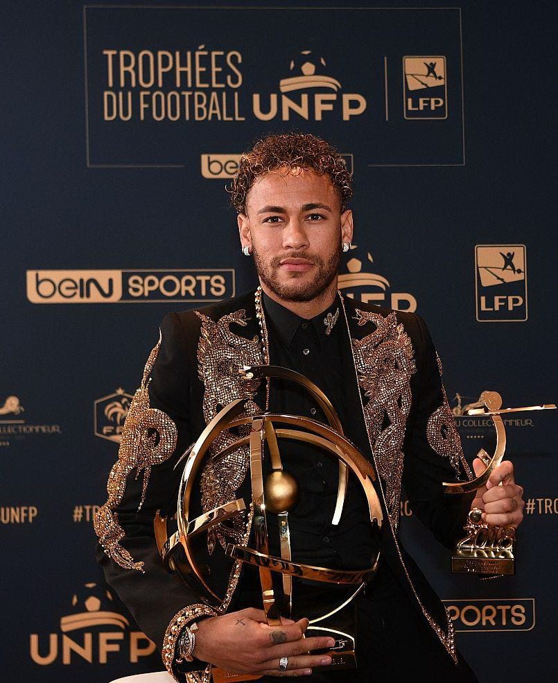 颜骏凌：这一年球队很不容易，夺冠靠的是积累